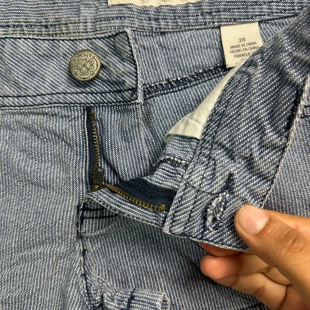 🌿 DKNY Jeans Blue Pinstripe Mini Shorts Y2K Low Rise Cuffed Denim 28 🌿 - Picture 2 of 10